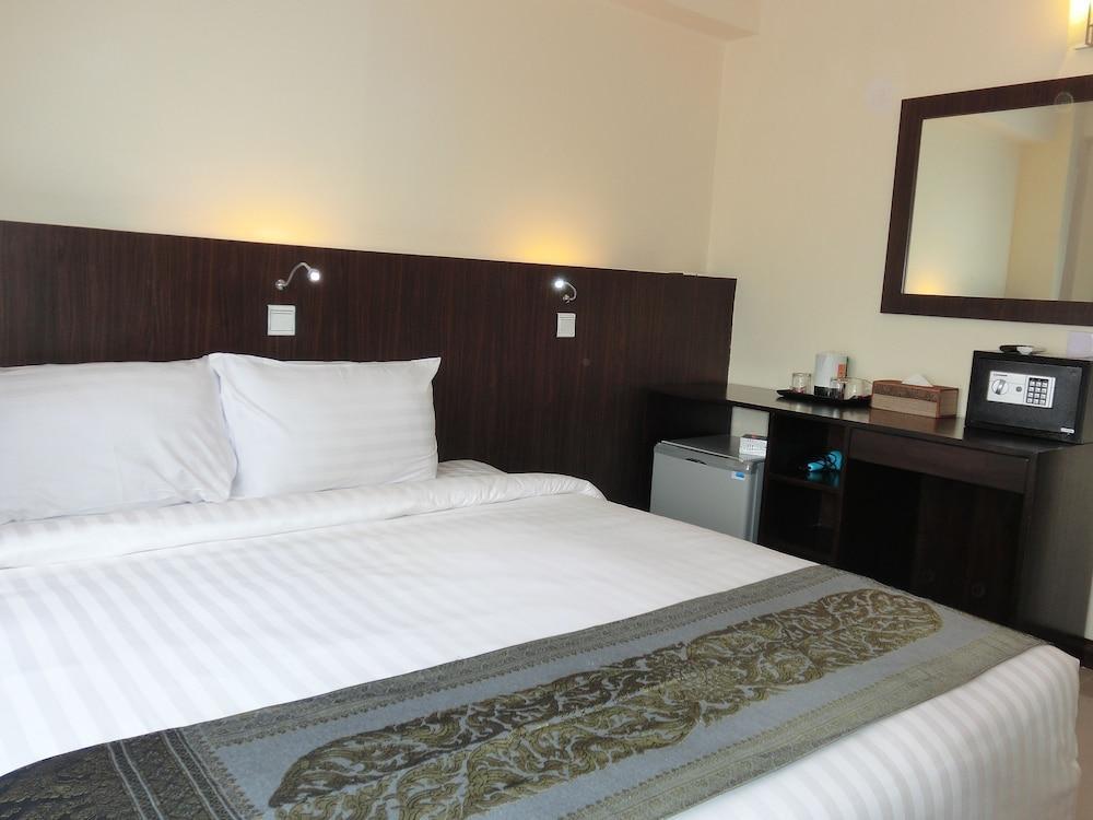 Hotel Yankin Yangon Exterior photo