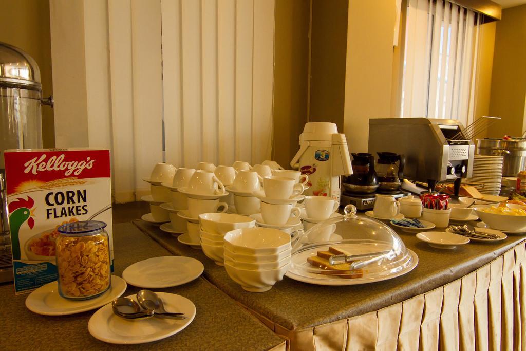 Hotel Yankin Yangon Exterior photo
