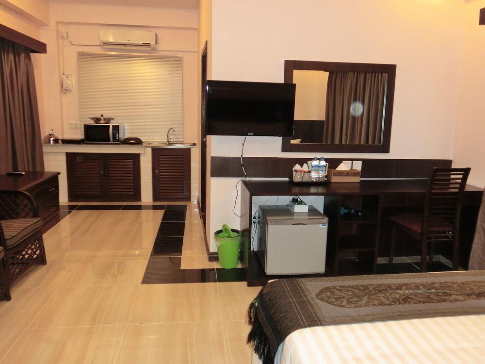Hotel Yankin Yangon Exterior photo