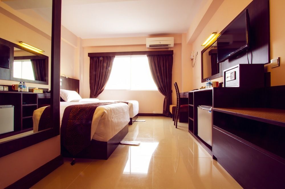 Hotel Yankin Yangon Exterior photo