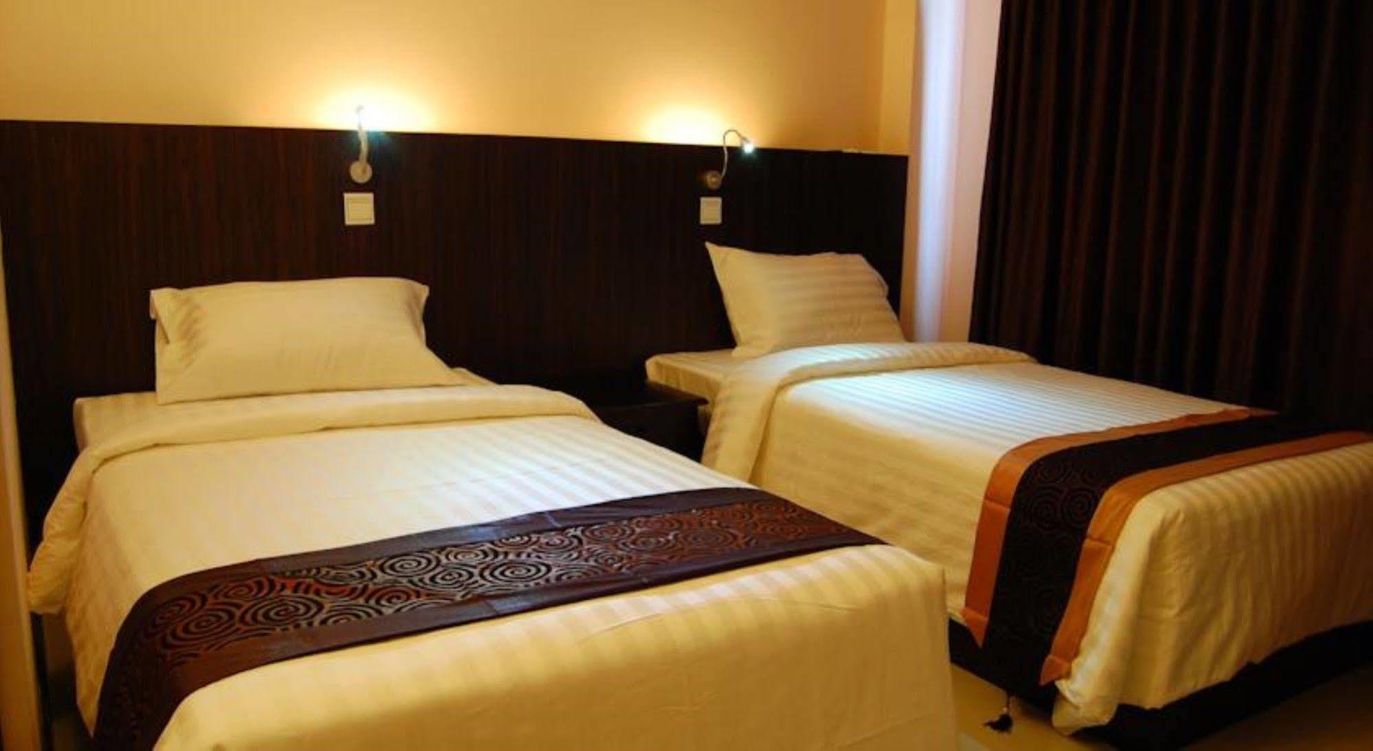 Hotel Yankin Yangon Exterior photo