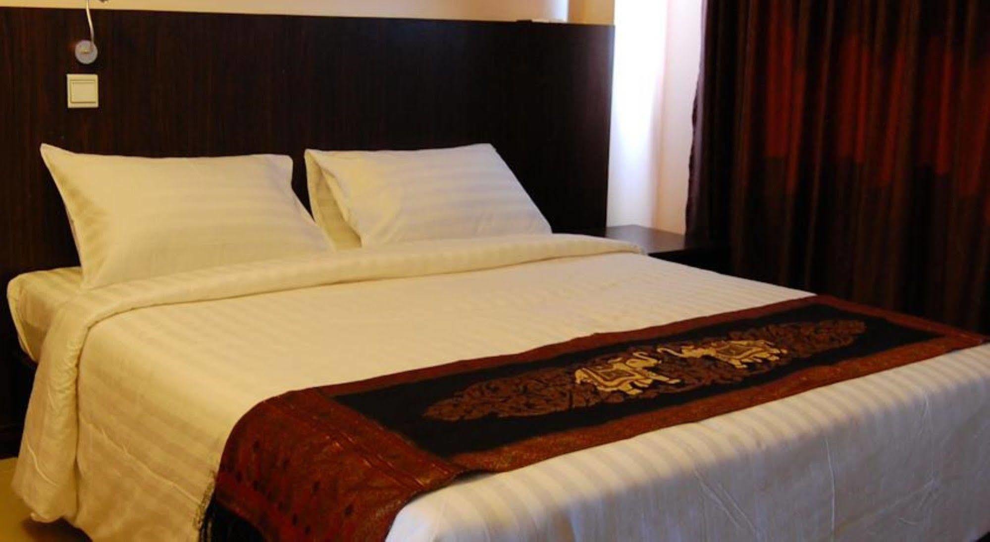 Hotel Yankin Yangon Exterior photo