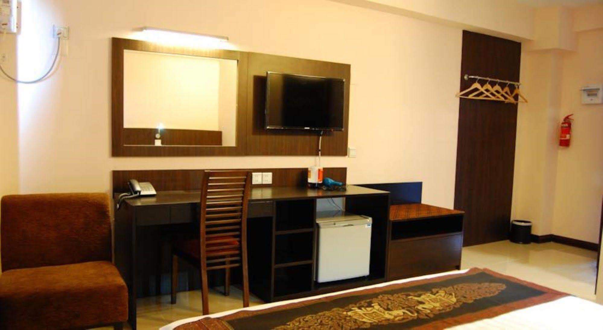 Hotel Yankin Yangon Exterior photo