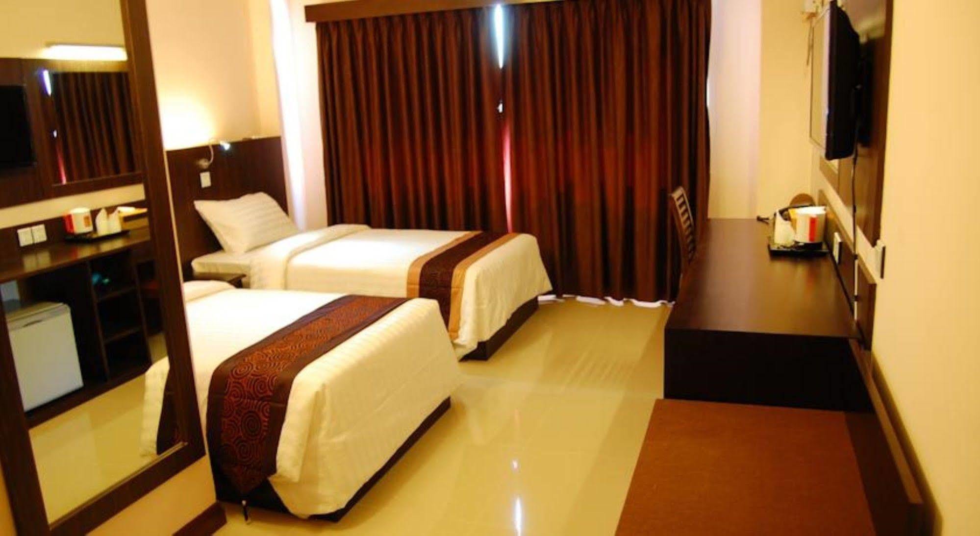 Hotel Yankin Yangon Exterior photo