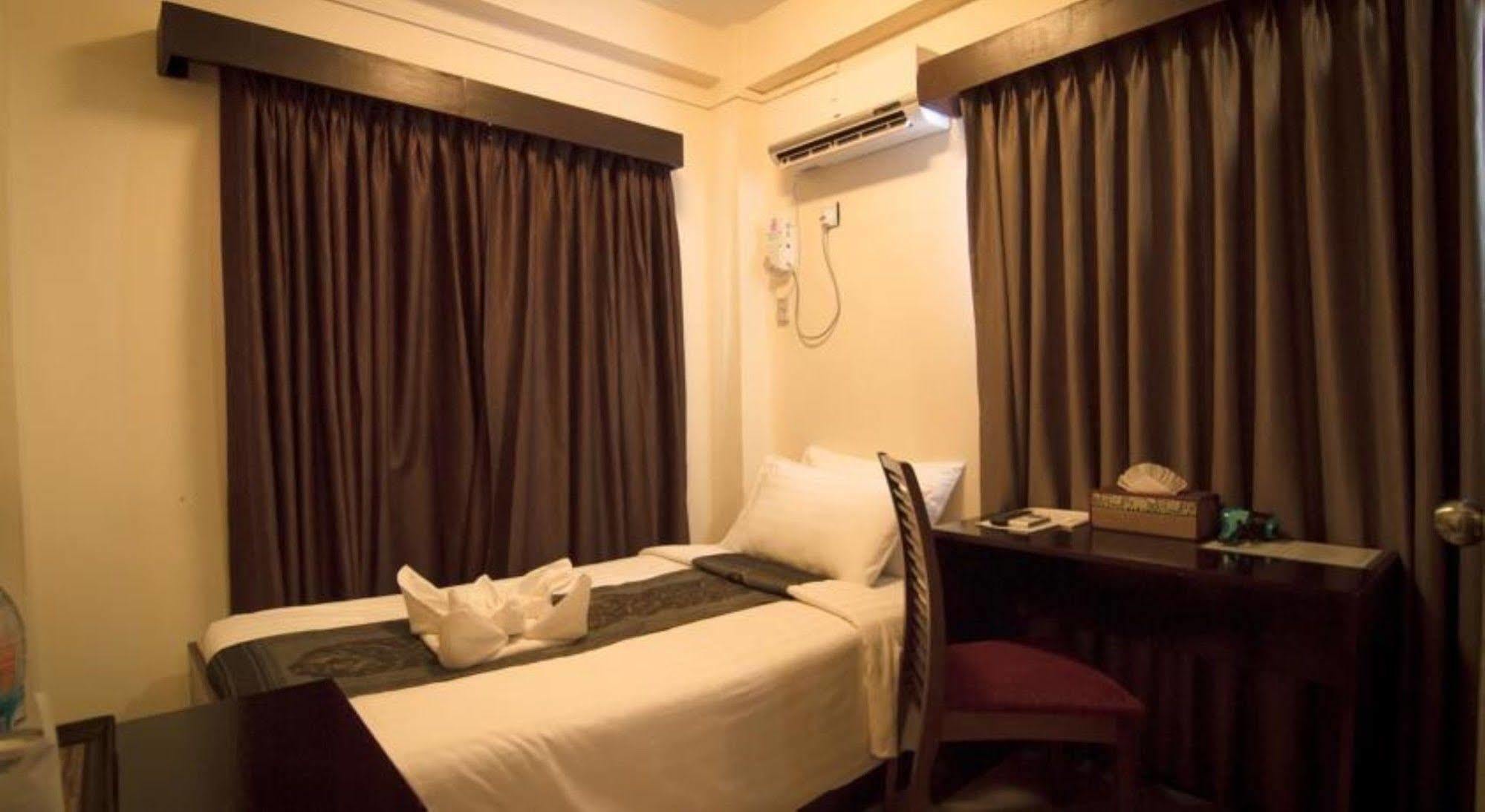 Hotel Yankin Yangon Exterior photo
