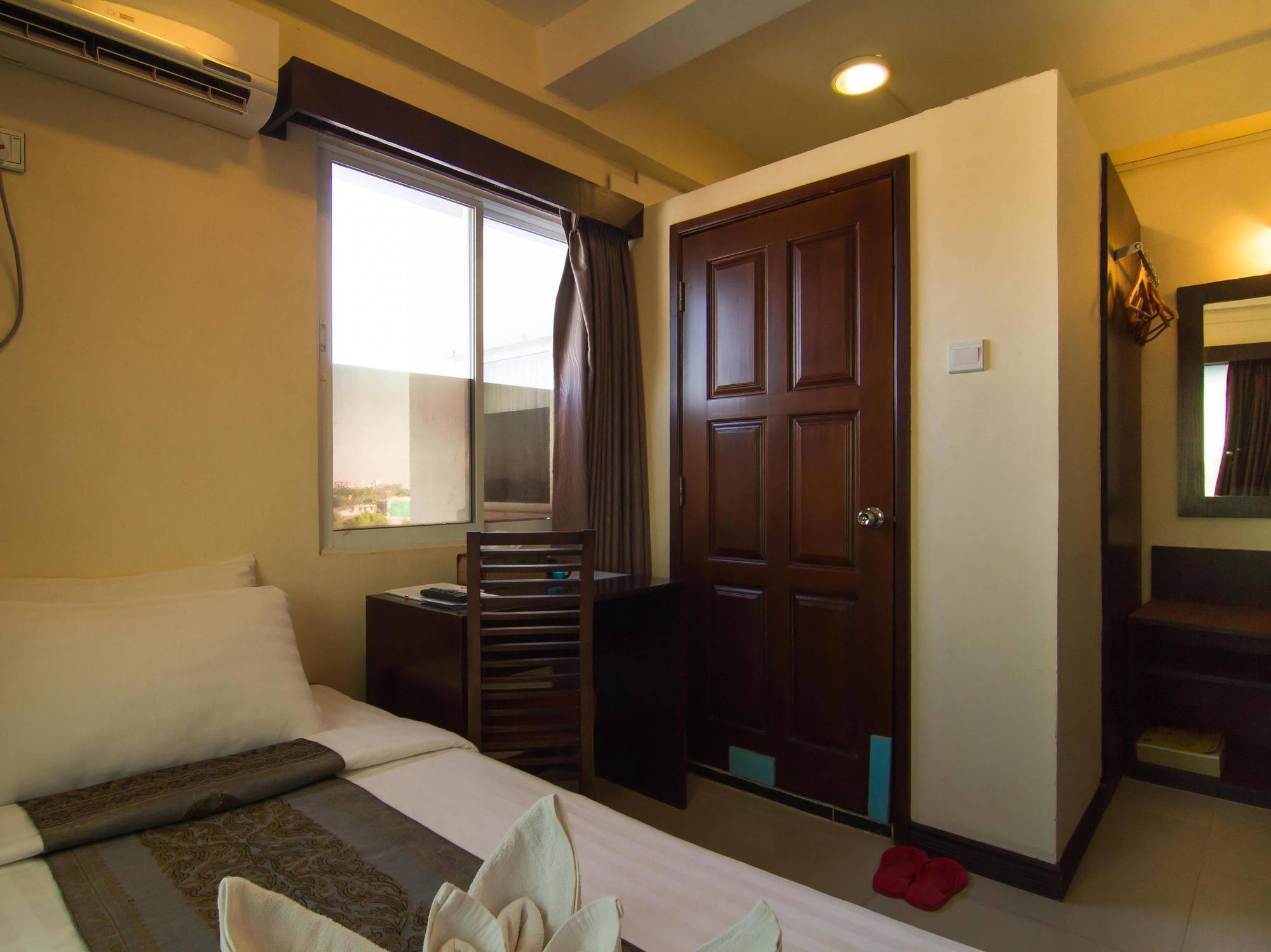 Hotel Yankin Yangon Exterior photo